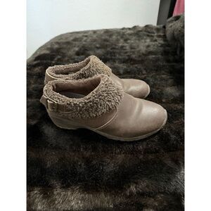 Eddie Bauer Women Brown Clog Wedge Shoes Leather Upper 8.5M Faux Fur Collar